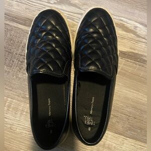 Black slip on sneaker Sz 8